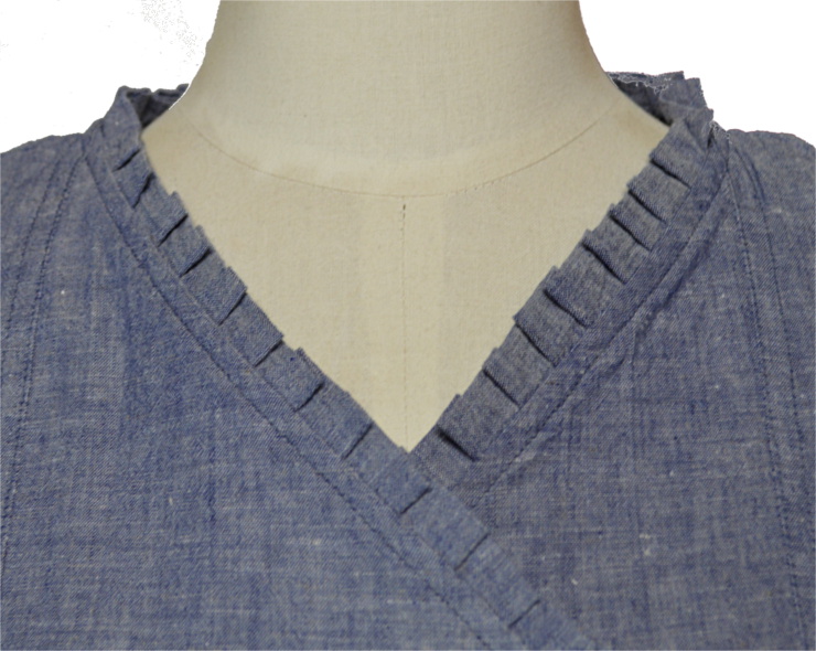 コットンタックブラウス(衿)