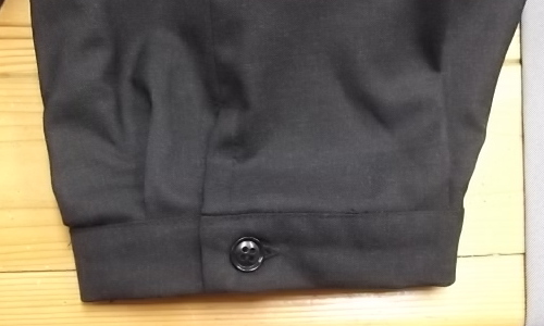 袴の裾(カフス)