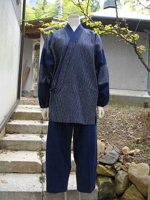 紺無地にストライプの作務衣