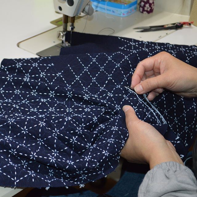 藍染のドンザ風羽織 刺し子の様子